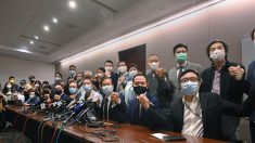 Renuncian todos los legisladores prodemocracia de Hong Kong luego que Beijing destituyera a 4 de ellos