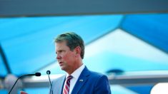 Gobernador de Georgia pide auditoría de las firmas en los sobres de los votos
