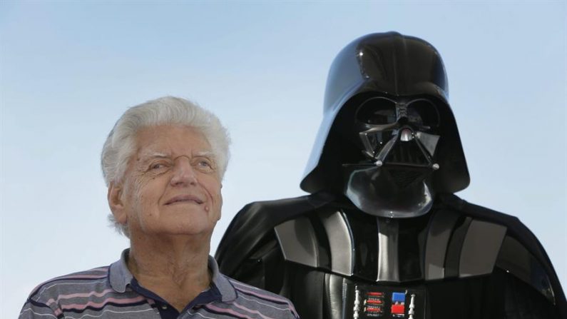 El actor británico David Prowse, que interpretó el papel de Darth Vader en la saga original de ""La Guerra de las Galaxias"" durante la presentación de ""I am your father"", en el Festival de Cine Fantástico de Sitges . EFE/Susanna Sáez/Archivo