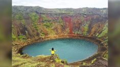Este lago de cráter volcánico es la joya geológica del mundo en el magnífico paisaje de Islandia