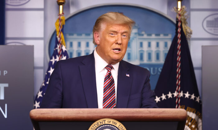 El presidente Donald Trump habla en la sala de prensa James Brady de la Casa Blanca el 20 de noviembre de 2020. (Tasos Katopodis/Getty Images)