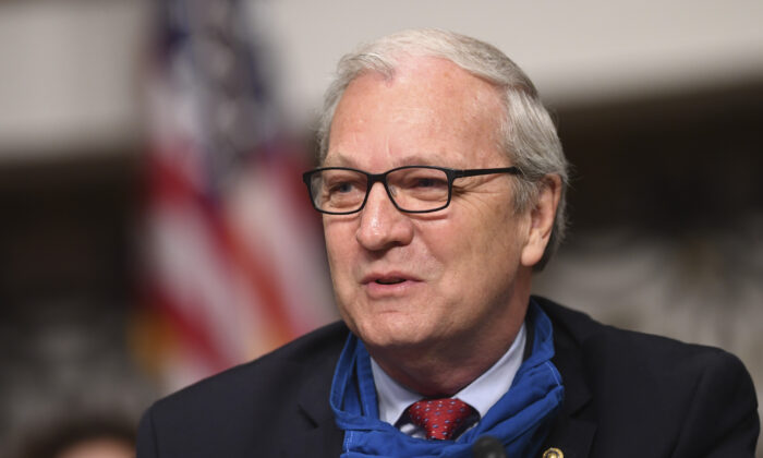 El senador Kevin Cramer (R-N.D.) habla durante una audiencia en Washington el 7 de mayo de 2020. (Kevin Dietsch/Pool/Getty Images)