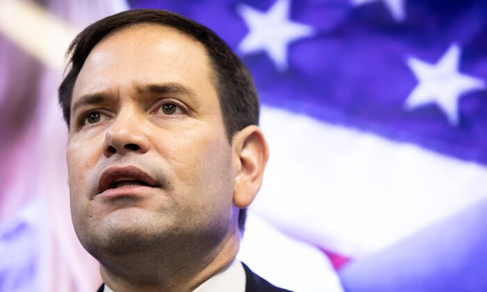 El senador Marco Rubio (R-Fla.) habla durante un evento de campaña a favor de los senadores David Perdue y Kelly Loeffler (R-Ga.), que se postulan para la reelección, en Marietta, Ga., el 11 de noviembre de 2020. (Jessica McGowan/Getty Images)