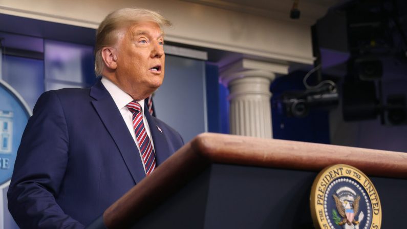 El presidente Donald Trump habla en la sala de reuniones de la Casa Blanca en Washington, el 5 de noviembre de 2020. (Chip Somodevilla/Getty Images)