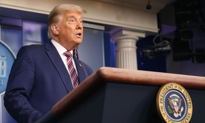 El presidente Donald Trump habla en la Sala de Prensa de la Casa Blanca el 5 de noviembre de 2020. (Chip Somodevilla/Getty Images)