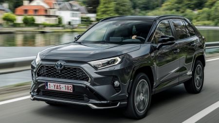 Toyota RAV4 2021 híbrido recargable y una larga diatriba sobre los autos eléctricos