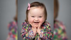 Bebé con síndrome de Down se convierte en modelo después de que mamá compartió sus fotos en Internet