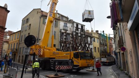 Hombre de 300 kilos es evacuado de su apartamento con una grúa: «Ahora dejaré de sufrir»