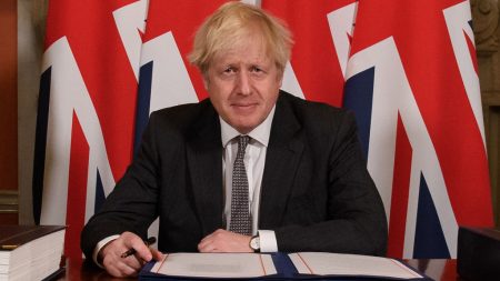 Boris Johnson firma el acuerdo posbrexit con la UE