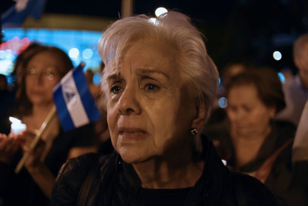 Nicaragüenses que viven en Guatemala se manifiestan contra el régimen del líder de Nicaragua, Daniel Ortega, en la plaza Obelisco de la Ciudad de Guatemala (Guatemala) el 19 de julio de 2018. (Foto de JOHAN ORDONEZ / AFP a través de Getty Images)