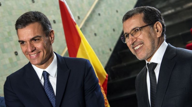 El primer ministro de Marruecos, Saad Eddine el-Othmani (de), junto al entonces homólogo español, Pedro Sánchez, en la capital marroquí, Rabat, el 19 de noviembre de 2018 (Fadel Senna / AFP a través de Getty Images )