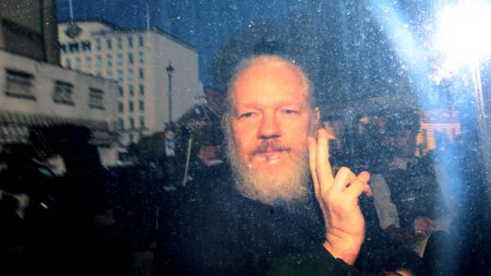 Assange intentó mitigar daños de filtración de correos del Departamento de Estado, sugiere grabación