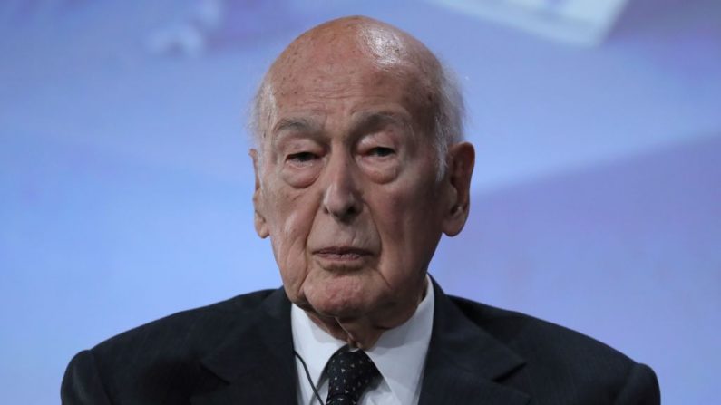 El expresidente francés Valéry Giscard d'Estaing contempla la conferencia del cincuentenario de la elección de Georges Pompidou a la Presidencia de la República: "Con Georges Pompidou, piensa Francia: herencias y perspectivas" en París (Francia) el 20 de junio de 2019. (Foto de JACQUES DEMARTHON / AFP a través de Getty Images)