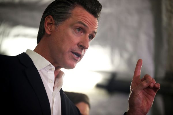 El gobernador de California Gavin Newsom, foto tomada el 16 de enero de 2020 en Oakland, California, EE.UU. (Justin Sullivan/Getty Images)