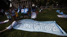 Grupos provida marchan en Argentina antes de que se debata la ley para legalizar el aborto