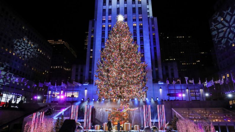 Una vista del Árbol de Navidad durante la 88ª Ceremonia Anual de Iluminación del Árbol de Navidad del Rockefeller Center el 02 de diciembre de 2020 en la ciudad de Nueva York. (Cindy Ord/Getty Images)