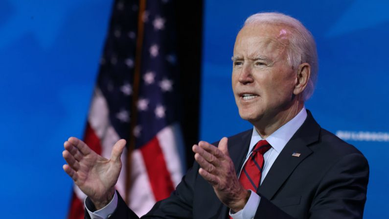 El candidato a la presidencia Joe Biden anuncia los miembros de su equipo de salud en el Teatro Queen el 8 de diciembre de 2020 en Wilmington, Delaware. (Chip Somodevilla/Getty Images)