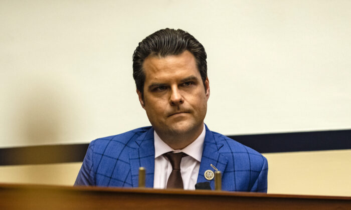 El representante Matt Gaetz (R-Fla.) durante una audiencia del Subcomité de Servicios Armados de la Cámara de Representantes con miembros del Comité de Revisión Independiente de Fort Hood en el Capitolio de Washington, el 9 de diciembre de 2020. (Samuel Corum/Getty Images)