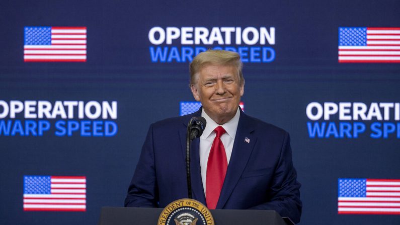El presidente Donald Trump habla en la Conferencia de la Vacuna de la Operación Warp Speed en Washington el 8 de diciembre de 2020. (Tasos Katopodis/Getty Images)
