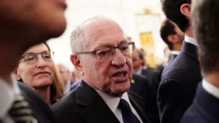 Dershowitz dice que la Corte Suprema puede decidir dejar que legisladores elijan electores alternos