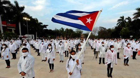 Informe denuncia condiciones estremecedoras de médicos cubanos en México