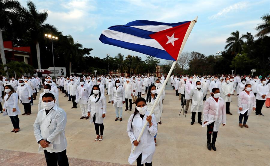 Los médicos cubanos en el exterior están en "condiciones de esclavitud": ONG
