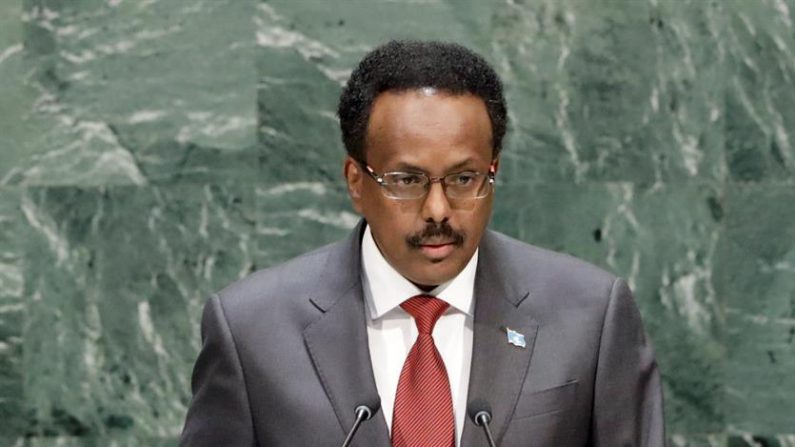 El ataque fue condenado por el presidente de Somalia, Mohamed Abdullahi Farmajo, quien envió sus "condolencias" a los familiares de las víctimas mortales. EFE/EPA/JASON SZENES/Archivo