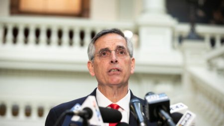 Presidente de la Cámara de Georgia toma acciones contra el secretario de estado Brad Raffensperger