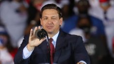 Gobernador de Florida firma una orden ejecutiva que prohíbe los «pasaportes de vacunas»