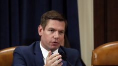 Destituyan a Swalwell del Comité de Inteligencia tras revelarse vínculo con espía china: legisladores