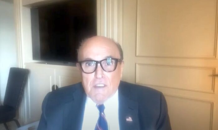 El abogado del presidente Donald Trump, Rudy Giuliani, aparece en una audiencia en la Cámara de Representantes de Georgia, el jueves. (Captura de pantalla: Cámara de Georgia)