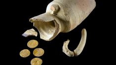 Arqueólogos de Jerusalén descubren jarra de cerámica con monedas de oro de 1000 años de antigüedad