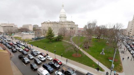 Michigan cierra edificios legislativos por motivos de seguridad previo a reunión del Colegio Electoral