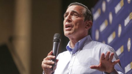 Iniciativa para destituir al gobernador de California tiene «un enorme impulso», según Darrell Issa