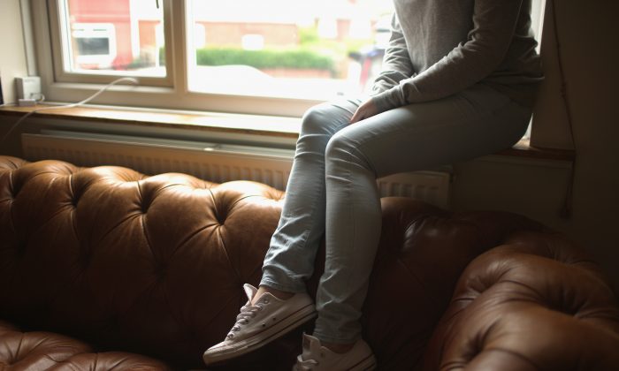 Adolescente que afirma ser víctima de abuso sexual y de un supuesto acoso sexual, posa en Rotherham, Inglaterra, el 3 de septiembre de 2014. (Christopher Furlong/Getty Images)