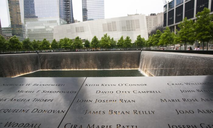Memorial del 9/11 en el sitio del World Trade Center en la ciudad de Nueva York el 28 de mayo de 2014. (Samira Bouaou/The Epoch Times)
