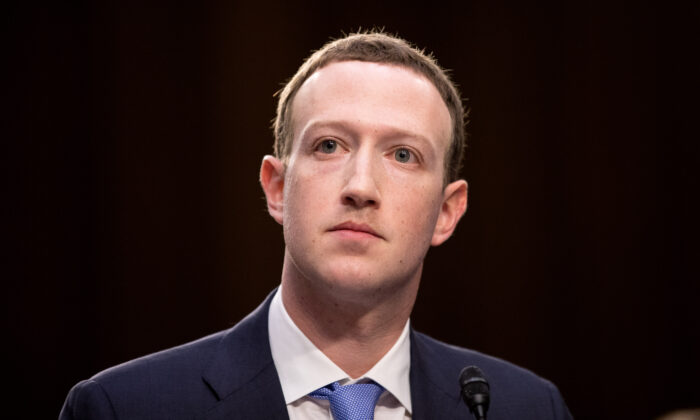 El fundador y CEO de Facebook, Mark Zuckerberg, testifica en una audiencia conjunta de los Comités Judicial y de Comercio del Senado, en Washington, el 10 de abril de 2018. (Samira Bouaou/The Epoch Times)