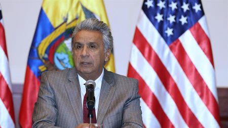 Ecuador firma acuerdo con EE.UU. que le permitirá refinanciar su «depredadora deuda» con China