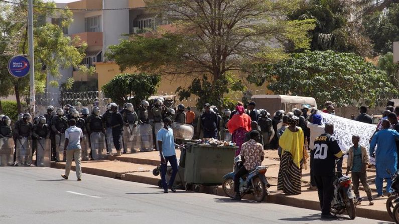 Nueve soldados y veinte terroristas resultaron muertos en un ataque contra un destacamento de las Fuerzas Armadas Malienses (FAMA) en la región de Mopti, en el centro del país. EFE/EPA/HADAMA DIAKITE/Archivo