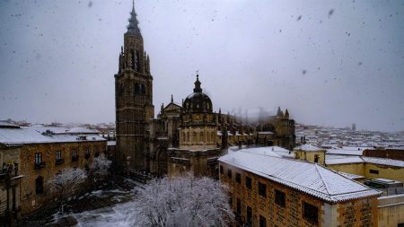 Nevadas históricas en el centro de España con carreteras y trenes afectados