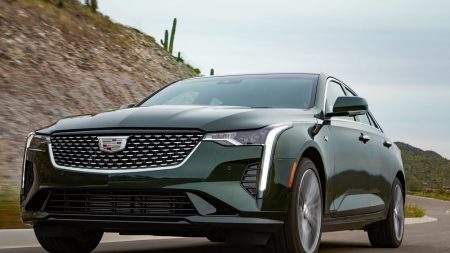 Cadillac desea atraer a gente joven con el CT4