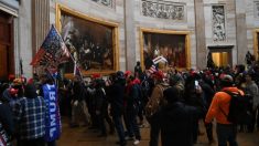 Activista de izquierda alentó a entrar en el Capitolio e instó a la policía a dejar sus puestos