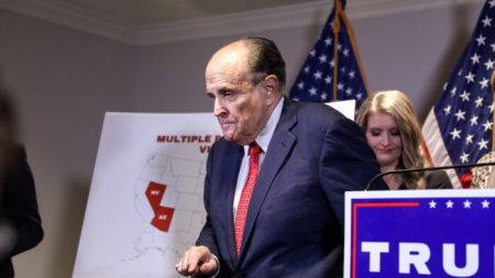 Giuliani dice que no formará parte del equipo de defensa de Trump en el impeachment