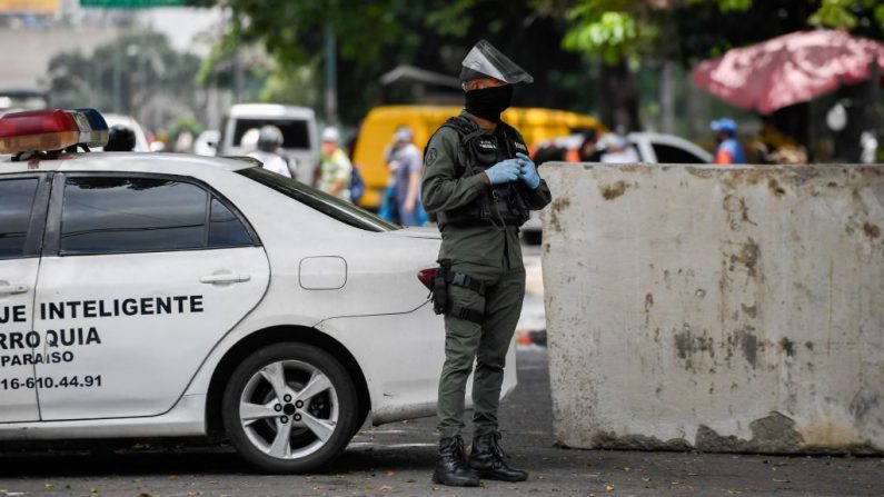 Al menos nueve personas murieron este miércoles luego de que un vehículo de la aviación militar de Venezuela se accidentara en el occidental estado de Táchira, que limita con Colombia, informaron medios locales. (Foto de Federico Parra /AFP via Getty Images)