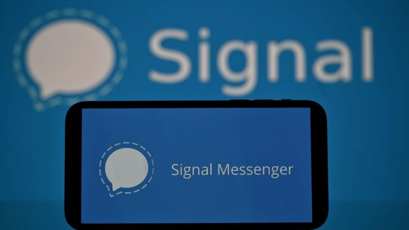 El servicio de mensajería Signal en un teléfono celular en Toulouse, Francia, el 11 de enero de 2021 (Lionel Bonaventure / AFP a través de Getty Images).