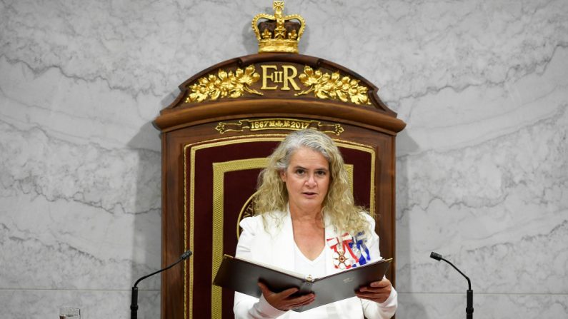 La gobernadora general de Canadá, Julie Payette, pronuncia el discurso del trono en el Senado, mientras el parlamento se prepara para reanudarse en Ottawa, Ontario, Canadá, el 23 de septiembre de 2020. (Foto de Adrian Wyld / POOL / AFP). a través de Getty Images)