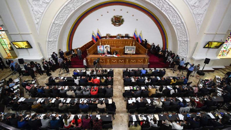 Los diputados de la Asamblea Nacional chavista asisten a su primera sesión en Caracas, Venezuela, el 7 de enero de 2021. (Federico Parra/ AFP vía Getty Images)
