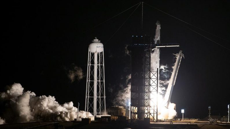 SpaceX lanzó el 8 de enero de 2021 desde Florida un cohete Falcon 9 con el propósito de poner en órbita el satélite de comunicaciones turco Turksat 5A en su primera misión de 2021. EFE/EPA/CJ GUNTHER/Archivo