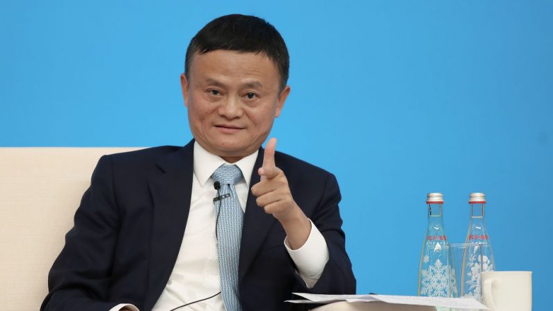El presidente de Alibaba, Jack Ma, hablando durante el Foro Económico y Comercial Internacional de Hongqiao en la Exposición Internacional de Importaciones de China en el Centro Nacional de Exposiciones y Convenciones el 5 de noviembre de 2018 en Shanghai, China. (Foto de Lintao Zhang / Getty Images)