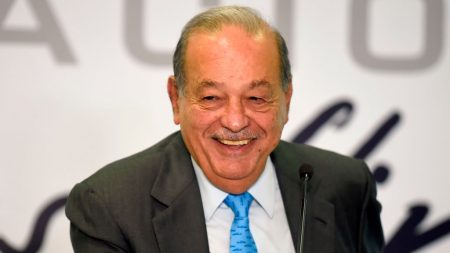 Empresa de Carlos Slim compra operación de PetroBal en 2 plataformas petroleras mexicanas